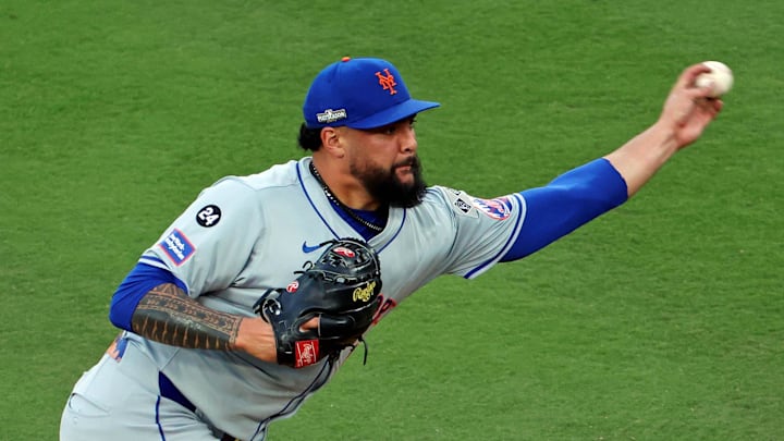 Oct 20, 2024; Los Angeles, California, USA; New York Mets pitcher Sean Manaea (59) pitches during the second inning against the Los Angeles Dodgers during game six of the NLCS for the 2024 MLB playoffs at Dodger Stadium. Mandatory Credit: Kiyoshi Mio-Imagn Images