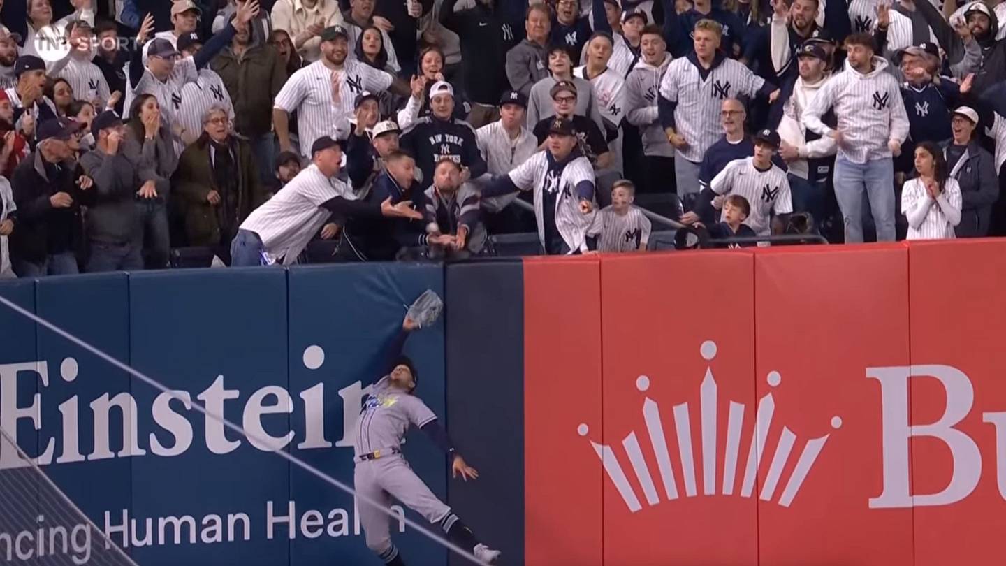 ¿Fue jonrón? Te explicamos la polémica jugada de Yankees que pasó de cuadrangular a doblete productor