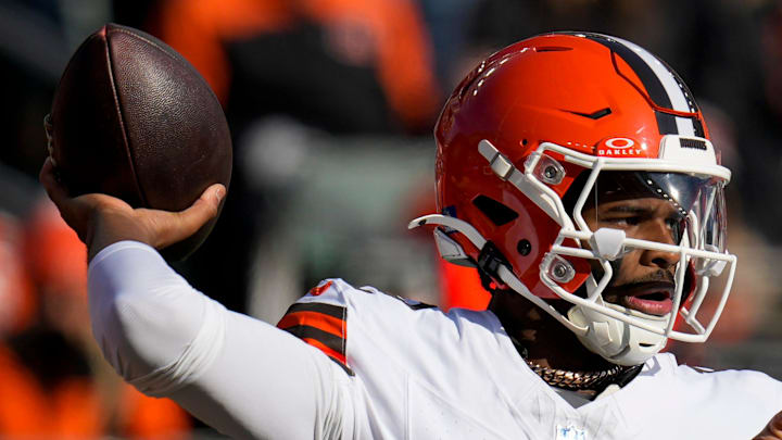 Cleveland Browns quarterback Shedeur Sanders throws a pass in the first quarter.