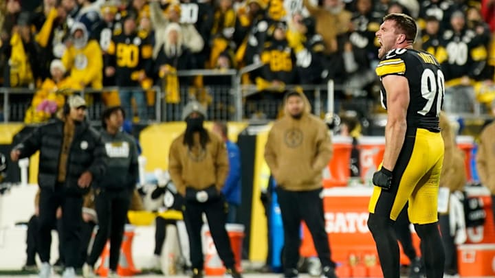 Pittsburgh Steelers linebacker T.J. Watt (90) celebrates a sack on Tennessee Titans quarterback Will