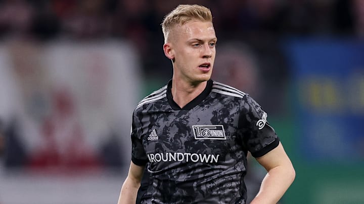 Timo Baumgartl versucht Sebastién Haller zu unterstützen Timo Baumgartl versucht Sebastién Haller zu unterstützen