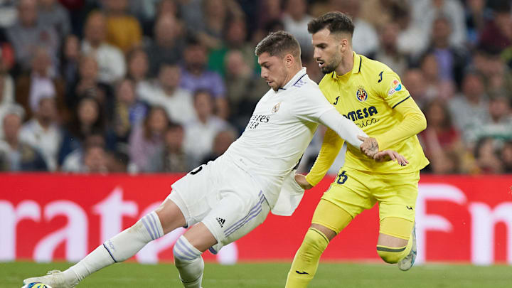 Federico Valverde y Álex Baena en el juego del Real Madrid y el Villarreal, que provocó el conflicto entre ambos