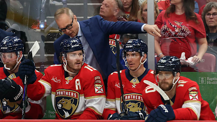 Florida Panthers head coach Paul Maurice talks with left wing Matthew Tkachuk (19)