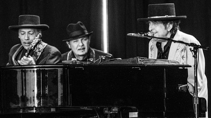 Bob Dylan And Neil Young Perform Hyde Park - London