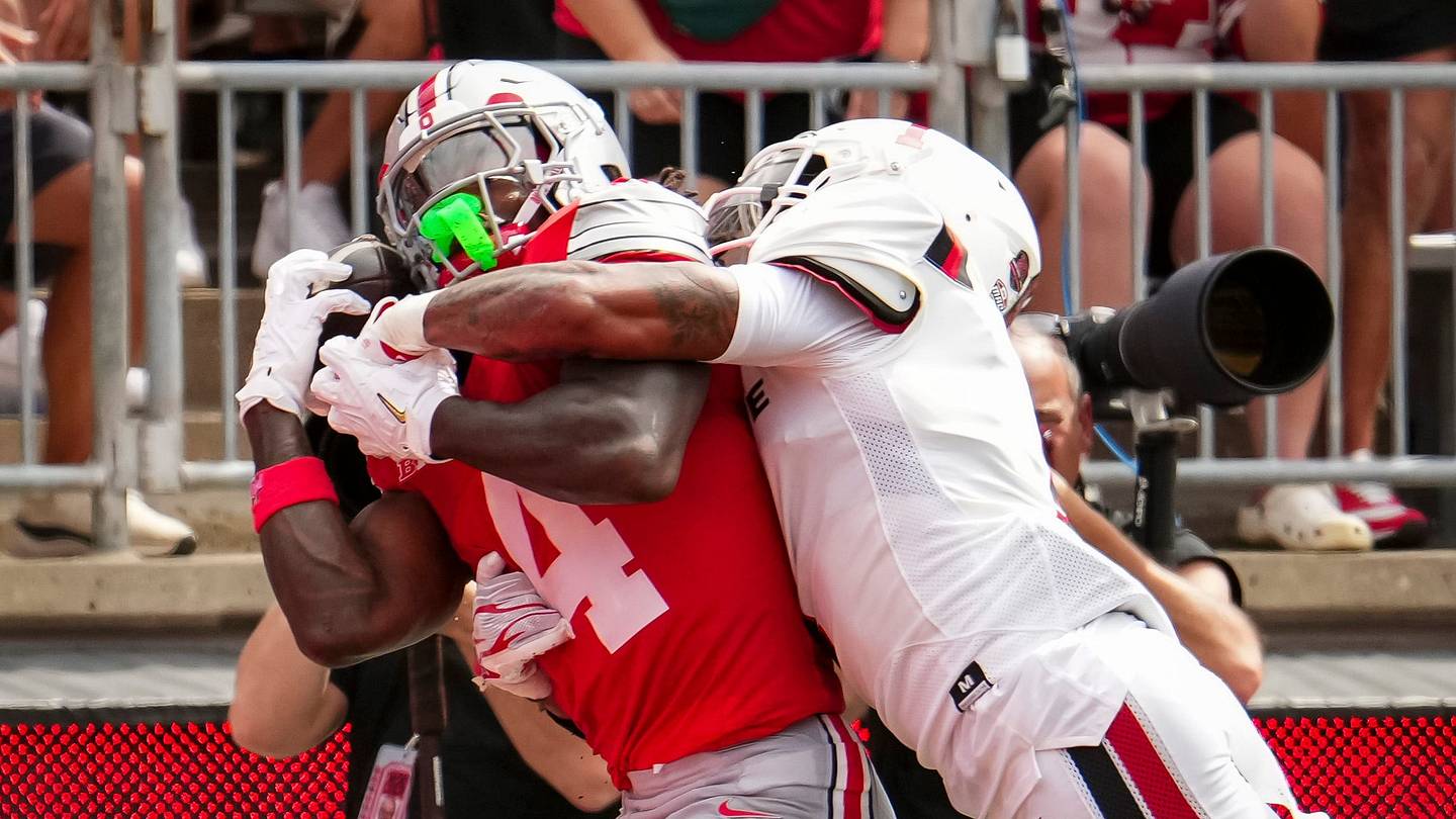 Ohio State giocatori in campo durante un match contro Texas, con attenzione al pass rush e alle prestazioni di Jeremiah Smith