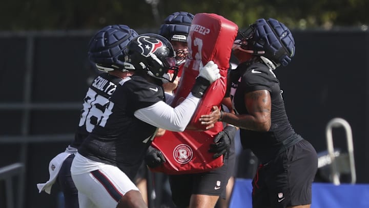 Jul 24, 2025; Houston, TX, USA; Houston Texans tight end Dalton Schultz (86) and tackle Cam Robinson (74) and tight end Brevin Jordan (9) during training camp at Houston Methodist Training Center. Mandatory Credit: Troy Taormina-Imagn Images Jul 24, 2025; Houston, TX, USA; Houston Texans tight end Dalton Schultz (86) and tackle Cam Robinson (74) and tight end Brevin Jordan (9) during training camp at Houston Methodist Training Center. Mandatory Credit: Troy Taormina-Imagn Images
