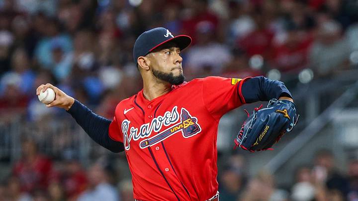 Jun 19, 2026; Cumberland, Georgia, USA; Atlanta Braves pitcher Robert Suarez (75) pitches against the Milwaukee Brewers during the seventh inning at Truist Park. Mandatory Credit: Jordan Godfree-Imagn Images Jun 19, 2026; Cumberland, Georgia, USA; Atlanta Braves pitcher Robert Suarez (75) pitches against the Milwaukee Brewers during the seventh inning at Truist Park. Mandatory Credit: Jordan Godfree-Imagn Images