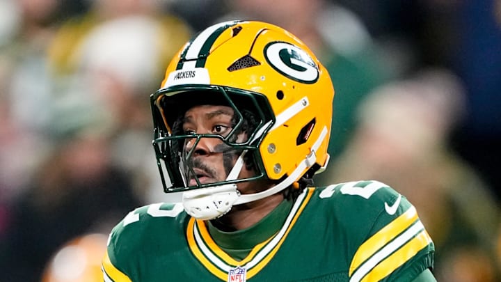 Green Bay Packers quarterback Malik Willis (2) looks to throw a pass.