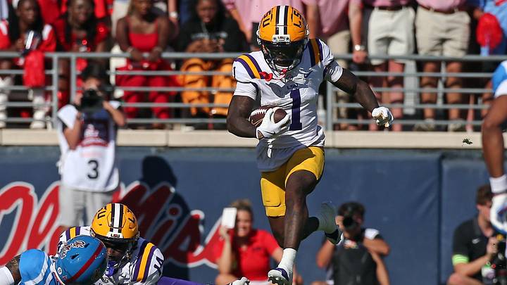 Aaron Anderson runs with the ball against Ole Miss in 2025