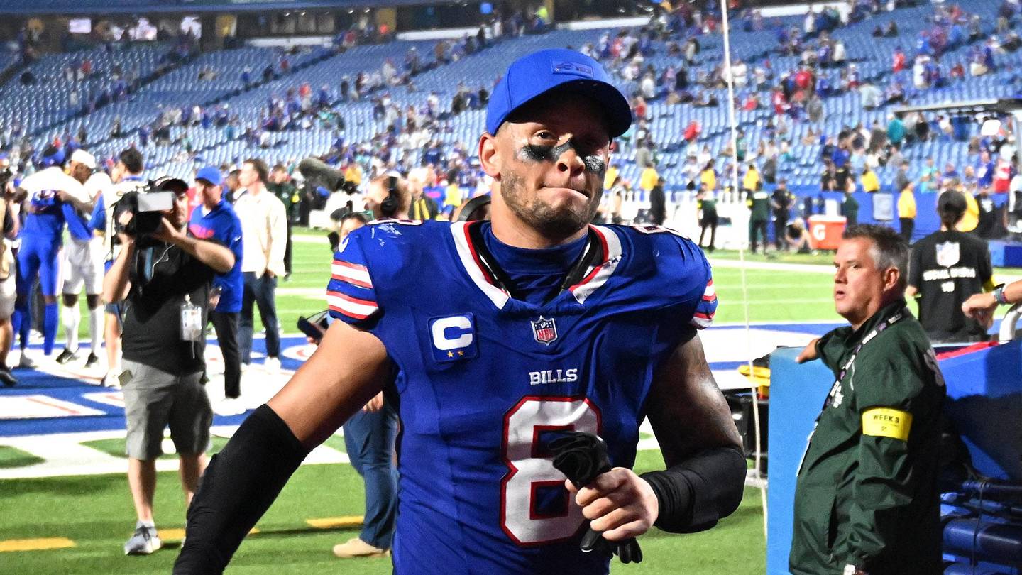 Terrel Bernard Aces Early Evaluation by Bills' New Defensive Coordinator Jim Leonhard