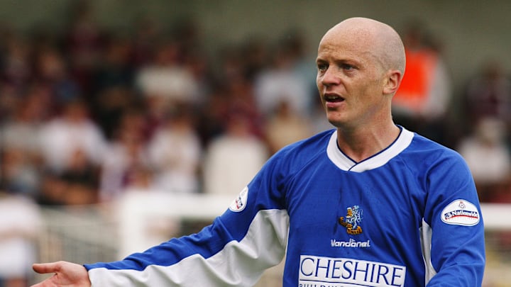 Steve Hitchen in action for Macclesfield Town 