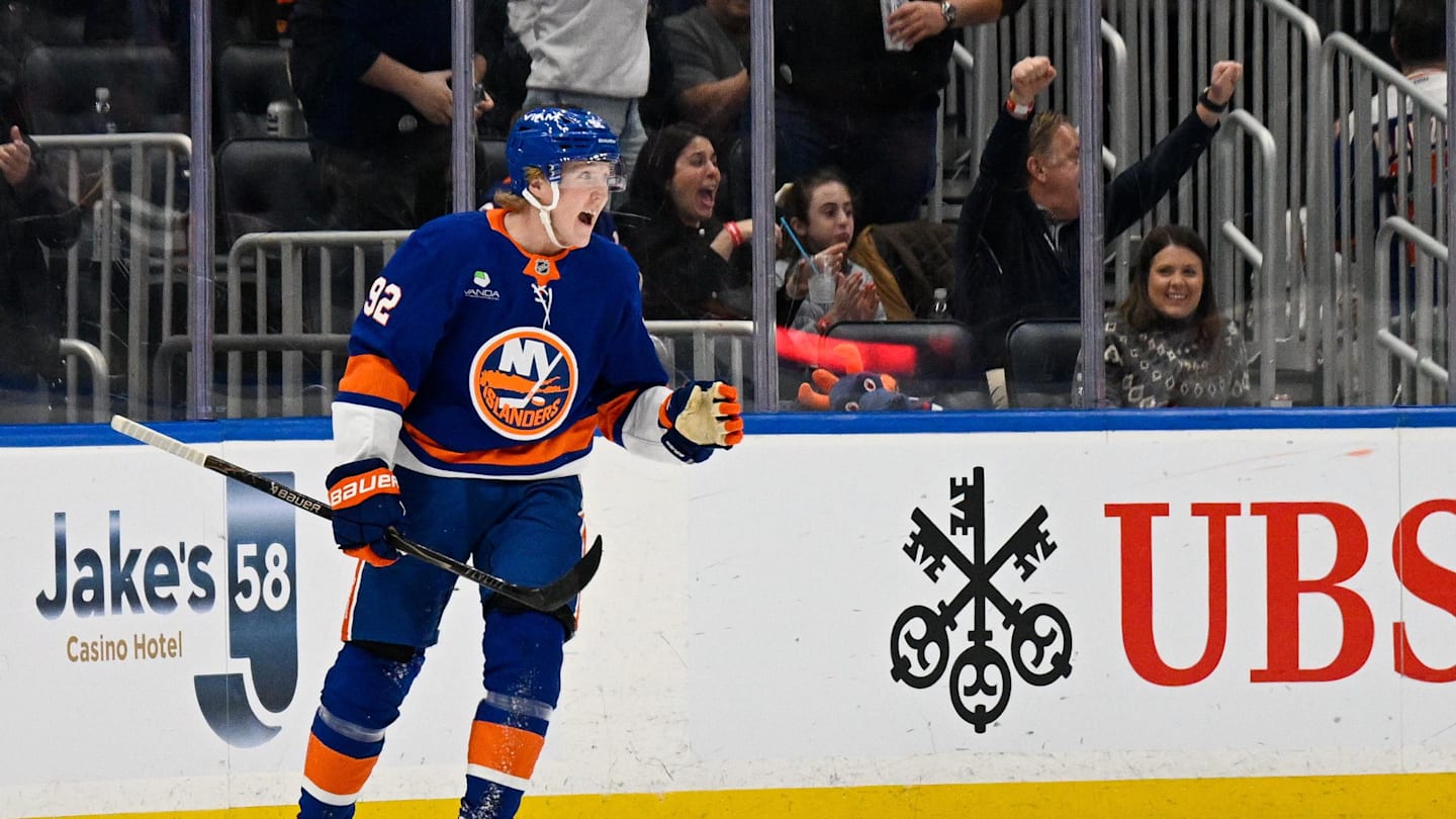 Simon Holmstrom has sights set on playing for Sweden after end of NY Islanders season