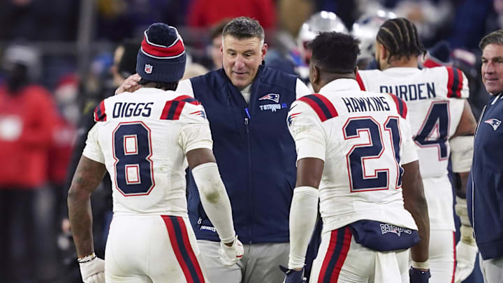 Dec 21, 2025; Baltimore, Maryland, USA;  New England Patriots head coach Mike Vrabel talks with wide receiver Stefon Diggs (8) and safety Jaylinn Hawkins (21) during the second half of the game against the Baltimore Ravens at M&T Bank Stadium. Mandatory Credit: Mitch Stringer-Imagn Images