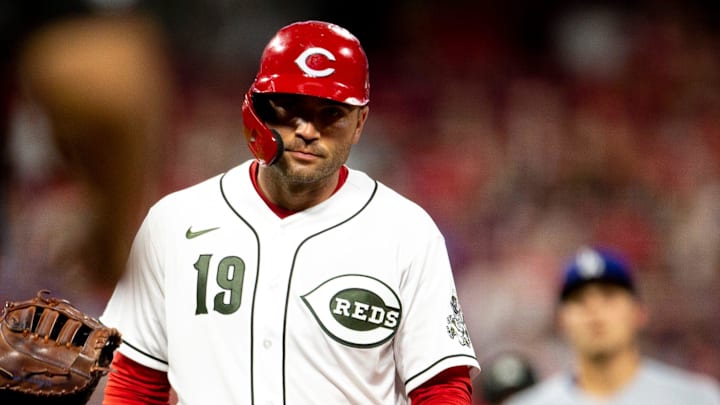 Cincinnati Reds first baseman Joey Votto (19) is tagged out.