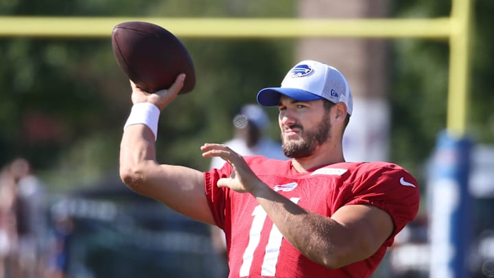 Bills quarterback Mitchell Trubisky warms up on the sidelines.