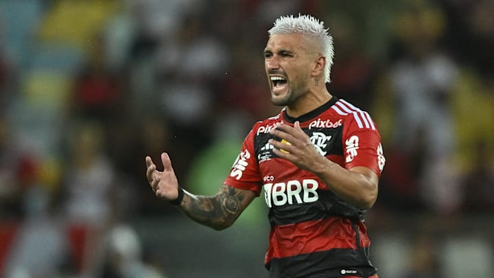 Arrascaeta deve voltar ao XI inicial do Flamengo contra o Aucas.