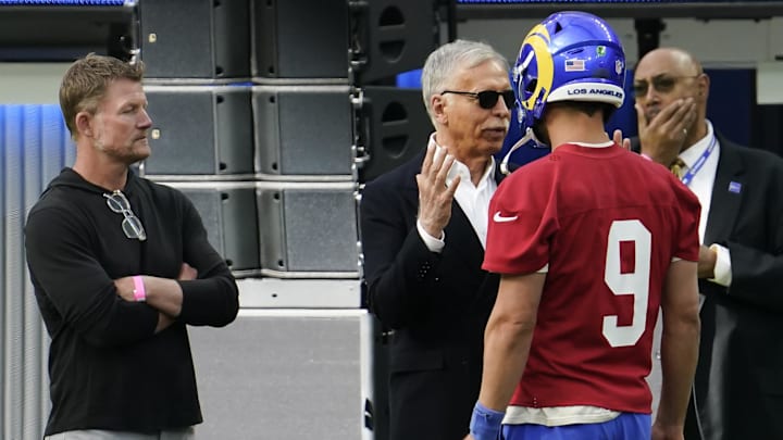 Jun 10, 2021; Los Angeles, CA, USA; Los Angeles Rams owner Stan Kroenke (center) talks to quarterback Matthew Stafford (9) before the start of an offseason workout SoFi Stadium. Left is team general manager Les Snead. Mandatory Credit: Robert Hanashiro-Imagn Images Jun 10, 2021; Los Angeles, CA, USA; Los Angeles Rams owner Stan Kroenke (center) talks to quarterback Matthew Stafford (9) before the start of an offseason workout SoFi Stadium. Left is team general manager Les Snead. Mandatory Credit: Robert Hanashiro-Imagn Images