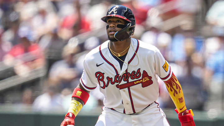 Ronald Acuña Jr. tiene una lesión en los isquiotibiales 