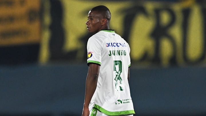 Meia é peça importante do Coelho