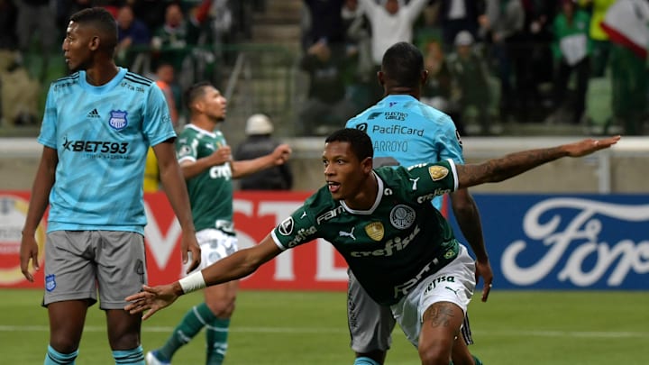 Volante tem apenas 21 anos de idade e é muito valorizado Volante tem apenas 21 anos de idade e é muito valorizado