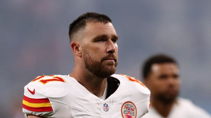 [US, Mexico & Canada customers only] Sep 5, 2025; Sao Paulo, BRAZIL; Kansas City Chiefs tight end Travis Kelce (87) looks dejected after a NFL game against the Los Angeles Chargers at Corinthians Arena. Mandatory Credit: Jean Carniel/Reuters via Imagn Images