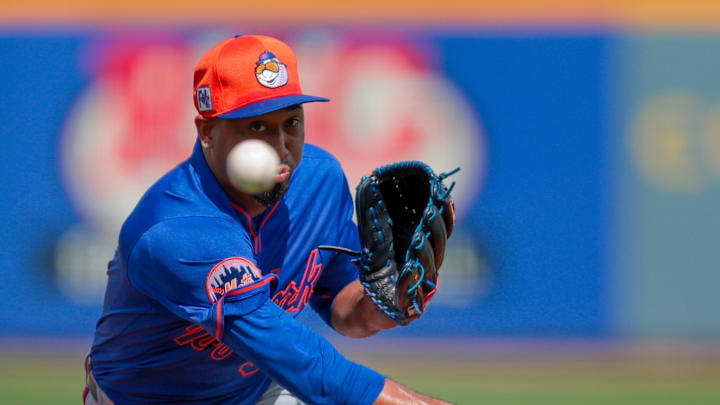 New York Mets relief pitcher Edwin Diaz (39) pitches during a spring training workout at Clover Park on Feb. 19.