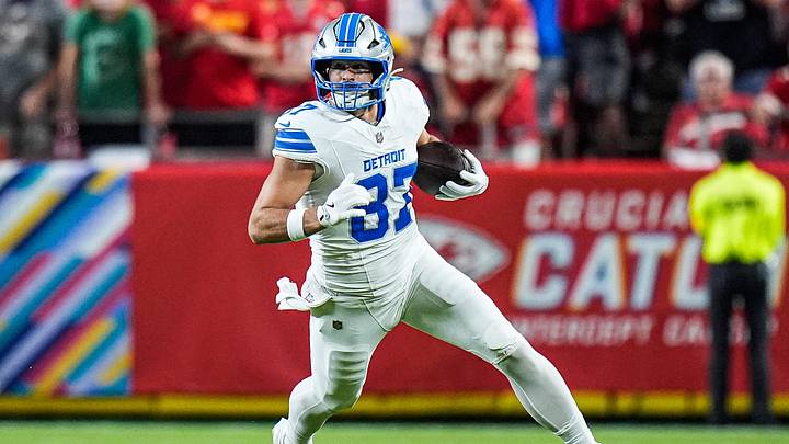 Detroit Lions tight end Sam LaPorta (87) runs against Kansas City Chiefs during the first half at Arrowhead Stadium in Kansas City, Detroit Lions tight end Sam LaPorta (87) runs against Kansas City Chiefs during the first half at Arrowhead Stadium in Kansas City,