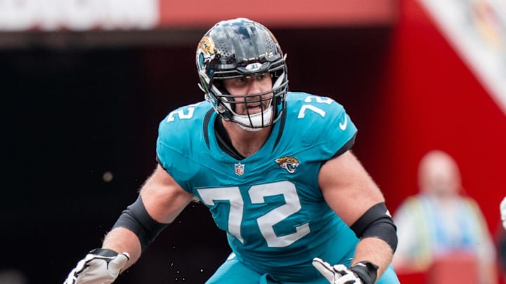 September 28, 2025; Santa Clara, California, USA; Jacksonville Jaguars offensive tackle Walker Little (72) during the second quarter against the San Francisco 49ers at Levi's Stadium. September 28, 2025; Santa Clara, California, USA; Jacksonville Jaguars offensive tackle Walker Little (72) during the second quarter against the San Francisco 49ers at Levi's Stadium.