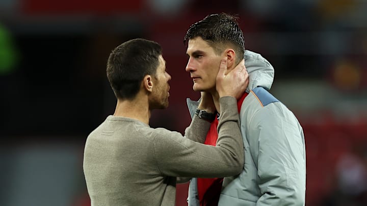 Xabi Alonso (l.) und Patrik Schick (r.)