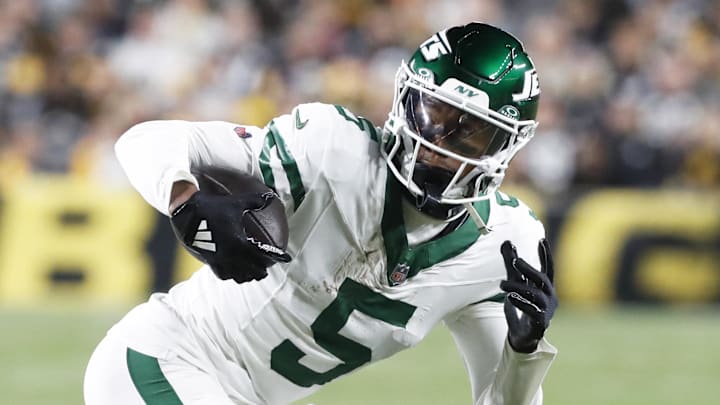 Oct 20, 2024; Pittsburgh, Pennsylvania, USA;  New York Jets wide receiver Garrett Wilson (5) runs after a catch against the Pittsburgh Steelers during the first quarter at Acrisure Stadium. Mandatory Credit: Charles LeClaire-Imagn Images