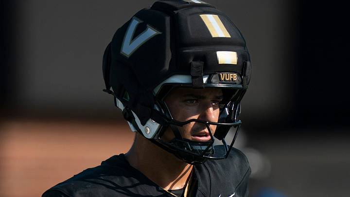 Vanderbilt tight end Cole Spence (16) drills in practice at Vanderbilt University Wednesday, Aug. 5, 2026. Vanderbilt tight end Cole Spence (16) drills in practice at Vanderbilt University Wednesday, Aug. 5, 2026.