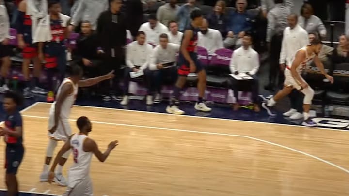 Draymond Green points at Jordan Poole during the Warriors - Wizards game.