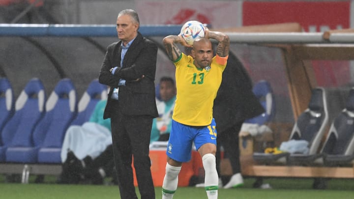 Aos 39 anos, Daniel Alves ainda sonha em disputar mais uma Copa do Mundo