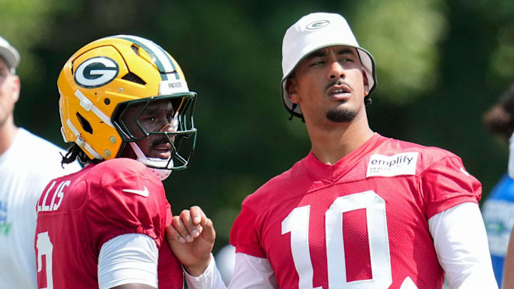 Green Bay Packers quarterback Jordan Love (10) speaks with quarterback Malik Willis (2) on Thursday, Aug. 14, 2025, at a joint practice with the Indianapolis Colts during the Colts’ training camp at Grand Park in Westfield.