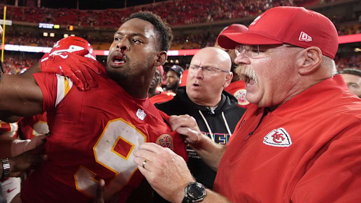 Oct 12, 2025; Kansas City, Missouri, USA; Detroit Lions safety Brian Branch (not pictured) and Kansas City Chiefs wide receiver Juju Smith-Schuster (9) get into a fight after the game at GEHA Field at Arrowhead Stadium. Mandatory Credit: Jay Biggerstaff-Imagn Images Oct 12, 2025; Kansas City, Missouri, USA; Detroit Lions safety Brian Branch (not pictured) and Kansas City Chiefs wide receiver Juju Smith-Schuster (9) get into a fight after the game at GEHA Field at Arrowhead Stadium. Mandatory Credit: Jay Biggerstaff-Imagn Images