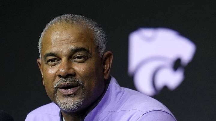 Oct 23, 2024; Kansas City, MO, USA; Kansas State Wildcats head coach Jerome Tang talks to media during the Big 12 Men’s Basketball Media Day at T-Mobile Center. Mandatory Credit: Jay Biggerstaff-Imagn Images Oct 23, 2024; Kansas City, MO, USA; Kansas State Wildcats head coach Jerome Tang talks to media during the Big 12 Men’s Basketball Media Day at T-Mobile Center. Mandatory Credit: Jay Biggerstaff-Imagn Images
