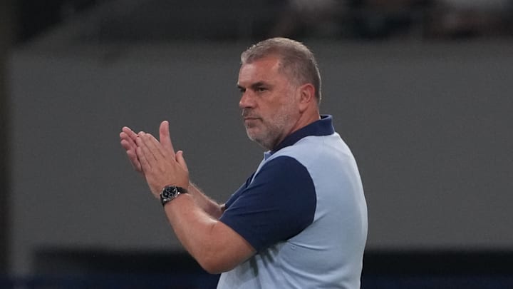 The Mirror reports that Tottenham wants to refresh their midfield with proven Premier League talent.
