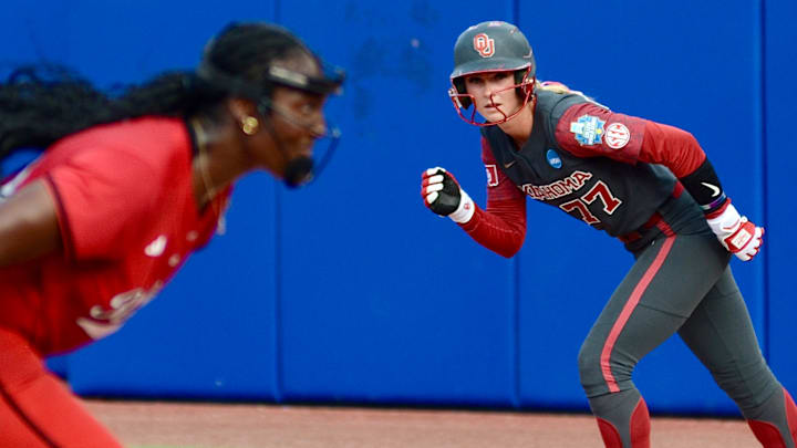 Oklahoma outfielder Sydney Barker