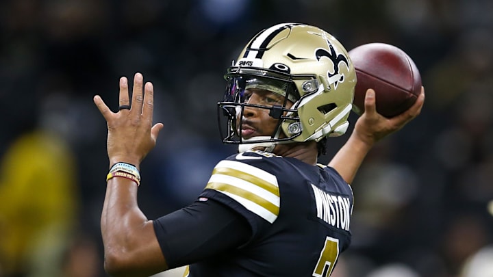 Nov 20, 2022; New Orleans, Louisiana, USA; New Orleans Saints quarterback Jameis Winston (2) warms