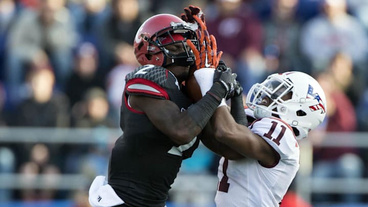 Dec 27, 2014; Annapolis, MD, USA; Cincinnati Bearcats wide receiver Mekale McKay (2) catches a passes as Virginia Tech Hokies cornerback Kendall Fuller (11) defends during the third quarter of the 2014 Military Bowl at Navy-Marine Corps Memorial Stadium. Virginia Tech Hokies defeated Cincinnati Bearcats 33-17. Mandatory Credit: Tommy Gilligan-Imagn Images Dec 27, 2014; Annapolis, MD, USA; Cincinnati Bearcats wide receiver Mekale McKay (2) catches a passes as Virginia Tech Hokies cornerback Kendall Fuller (11) defends during the third quarter of the 2014 Military Bowl at Navy-Marine Corps Memorial Stadium. Virginia Tech Hokies defeated Cincinnati Bearcats 33-17. Mandatory Credit: Tommy Gilligan-Imagn Images