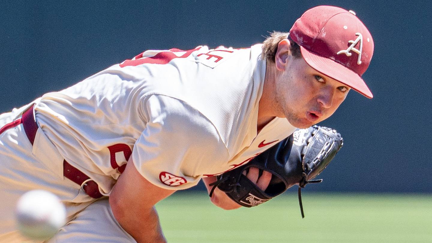Hogs Left with One Last Big Picture Problem for Van Horn to Solve Before Postseason