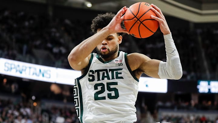 Michigan State forward Malik Hall (25) grabs rebound against Northwestern during the second half at