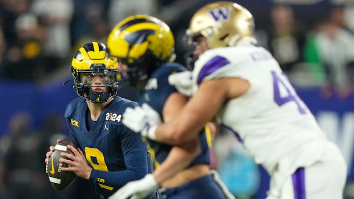 Michigan quarterback J.J. McCarthy (9) looks to pass the ball in the second half of the College