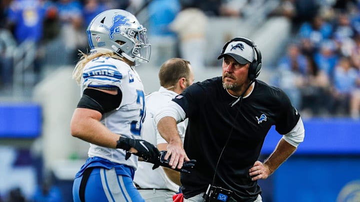 Detroit Lions head coach Dan Campbell talks to inside linebacker Alex Anzalone (34) during the second half against Los Angeles Rams at the SoFi Stadium in Inglewood, Calif. on Sunday, Oct. 24, 2021. Detroit Lions head coach Dan Campbell talks to inside linebacker Alex Anzalone (34) during the second half against Los Angeles Rams at the SoFi Stadium in Inglewood, Calif. on Sunday, Oct. 24, 2021.