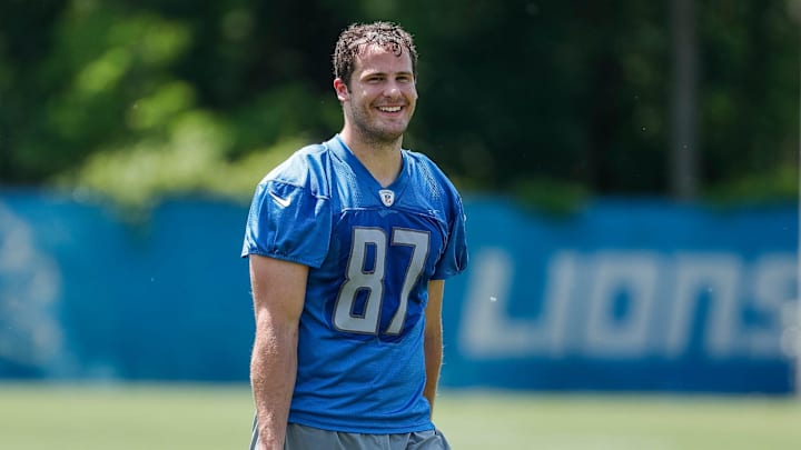 Detroit Lions tight end Sam LaPorta (87) walks off the field after practice during OTAs at Detroit Lions. 