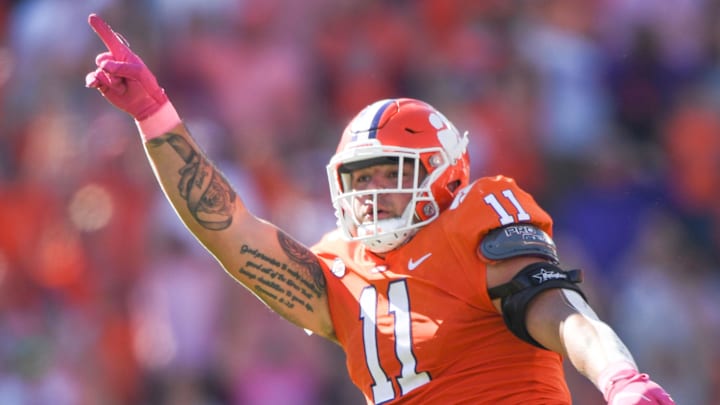 Clemson defensive lineman Bryan Bresee (11).