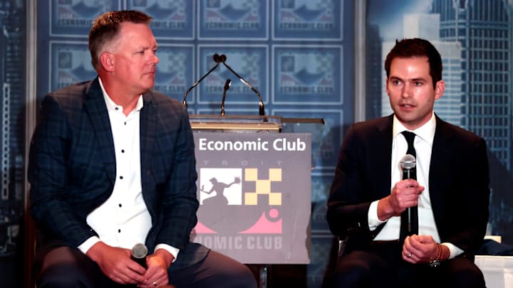 Tigers manager A.J. Hinch, left, listens to Tigers president Scott Harris talk during the Detroit