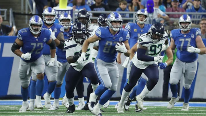 Detroit Lions tight end Sam LaPorta (87) runs after a catch against the Seattle Seahawks 