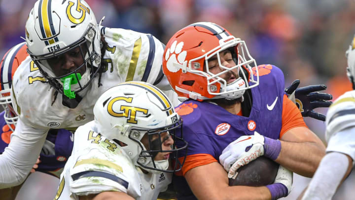Nov 11, 2023; Clemson, South Carolina, USA; Clemson tigers running back Will Shipley (1) runs near Georgia Tech Yellow Jackets linebacker Kyle Efford (44) during the fourth quarter at Memorial Stadium. Mandatory Credit: Ken Ruinard-USA TODAY Sports Nov 11, 2023; Clemson, South Carolina, USA; Clemson tigers running back Will Shipley (1) runs near Georgia Tech Yellow Jackets linebacker Kyle Efford (44) during the fourth quarter at Memorial Stadium. Mandatory Credit: Ken Ruinard-USA TODAY Sports