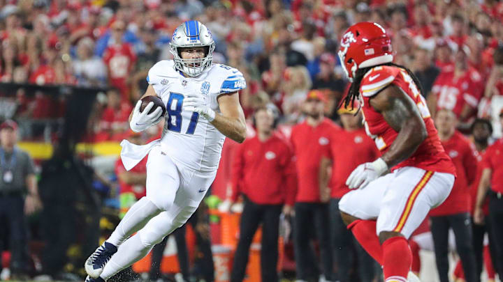 Detroit Lions tight end Sam LaPorta (87) makes a catch against Kansas City Chiefs during the first half at Arrowhead Stadium in Kansas City, Mo. on Thursday, Sept. 7, 2023.